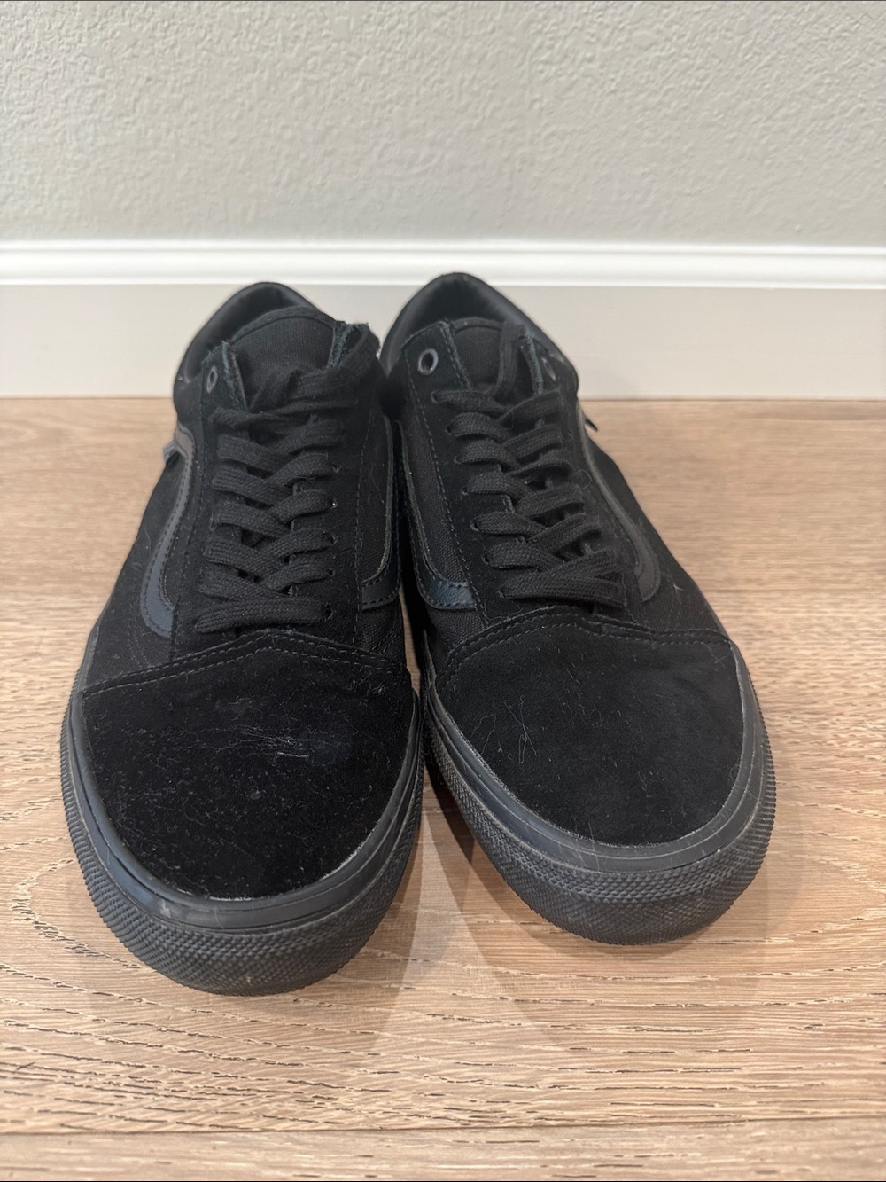 Vans Men's Old Skool Lace-Up Sneakers in Black/ Size 11 - Picture 3 of 6